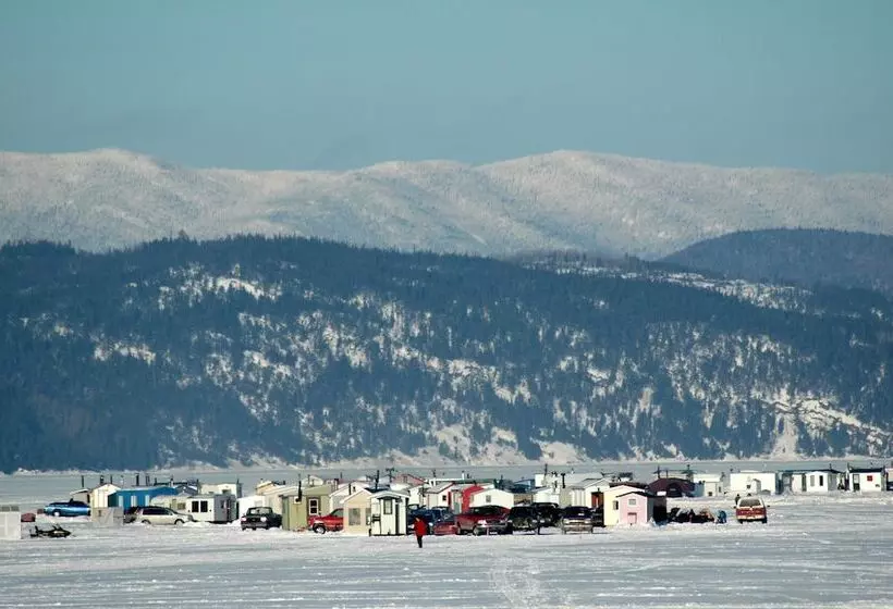 Hotelli Auberge Du Dimanche