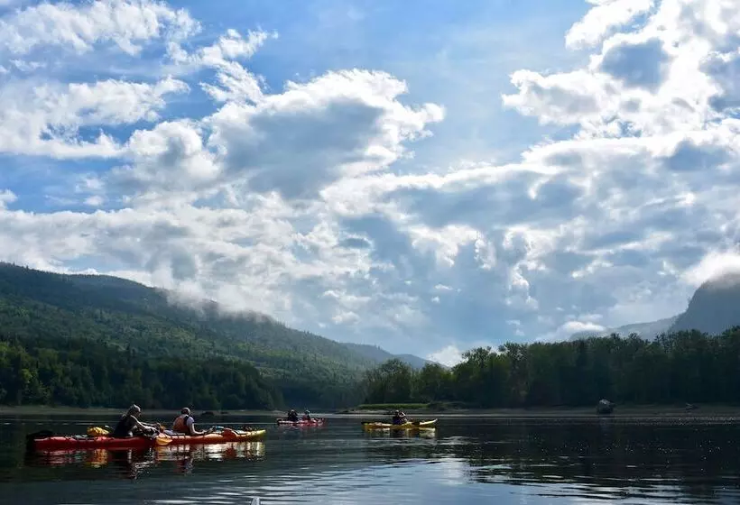 Hotelli Auberge Du Dimanche