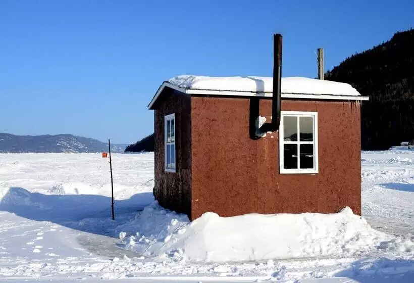 Hotelli Auberge Du Dimanche