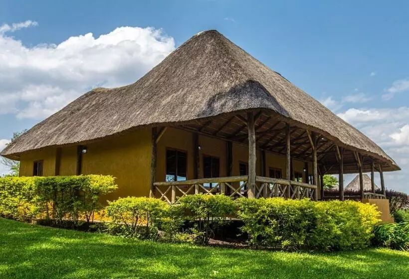 هتل Crater Safari Lodge