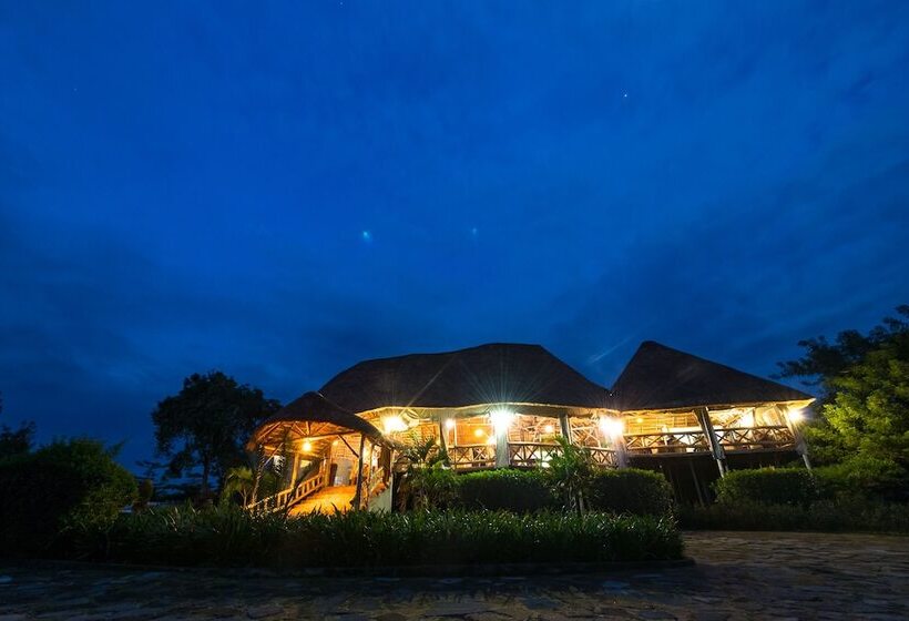 هتل Crater Safari Lodge