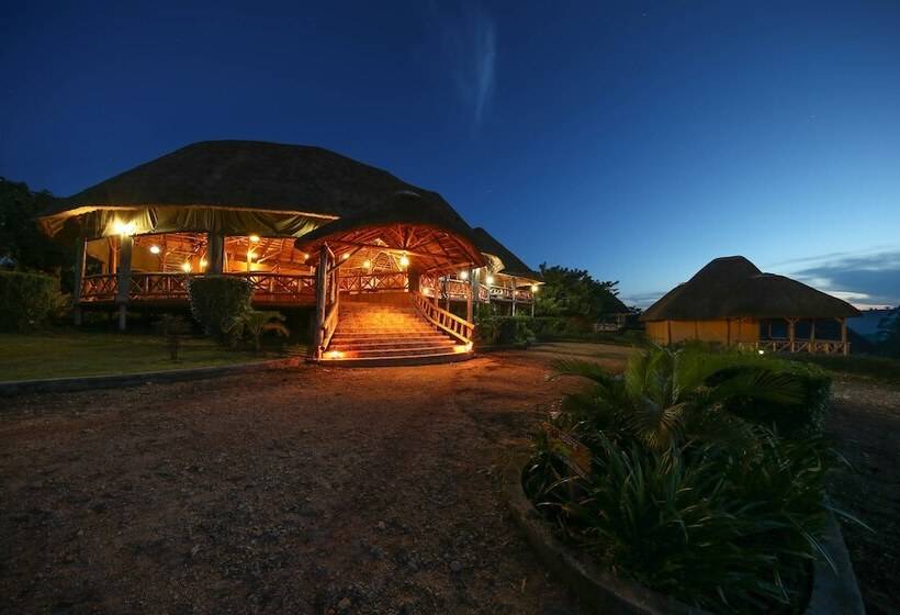 هتل Crater Safari Lodge