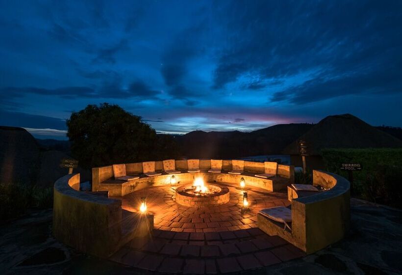 هتل Crater Safari Lodge