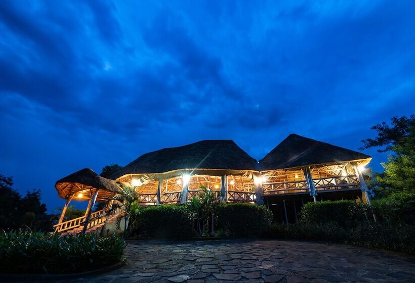 هتل Crater Safari Lodge