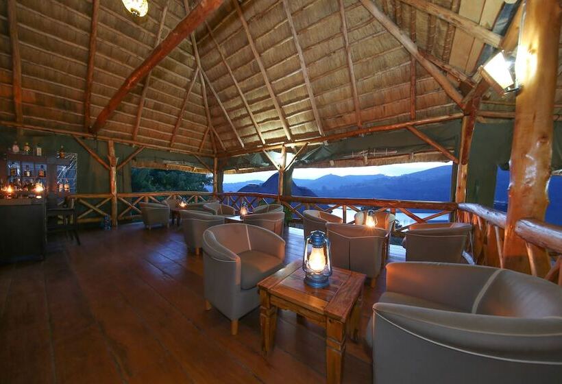 هتل Crater Safari Lodge