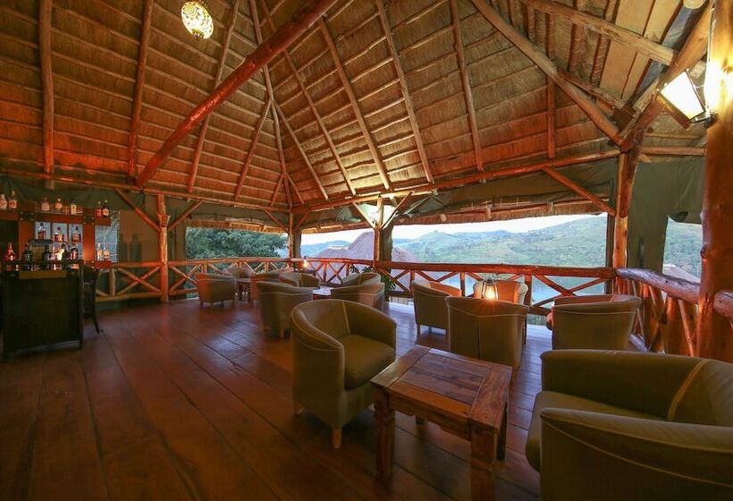 هتل Crater Safari Lodge