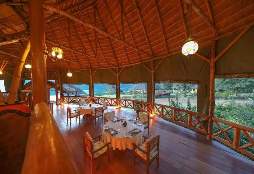 هتل Crater Safari Lodge