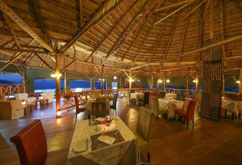 هتل Crater Safari Lodge