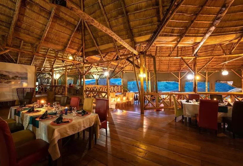 هتل Crater Safari Lodge