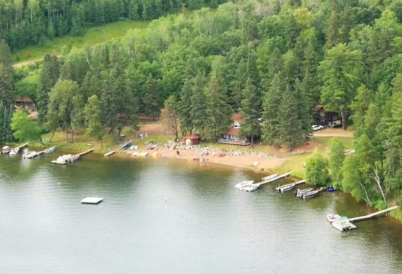 Hotelli Crow Wing Crest Resort