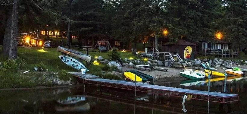 Hotelli Crow Wing Crest Resort