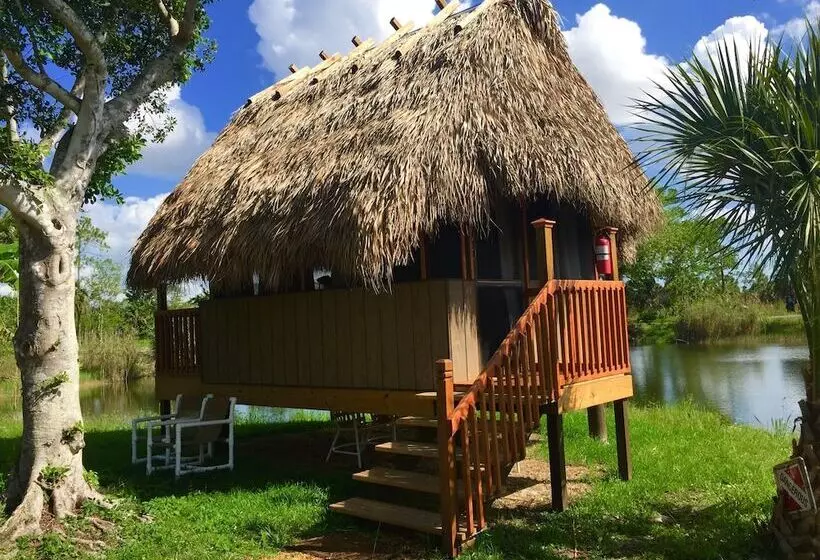 Hotelli Everglades Chickee Cottage & Bungalow   Ochopee