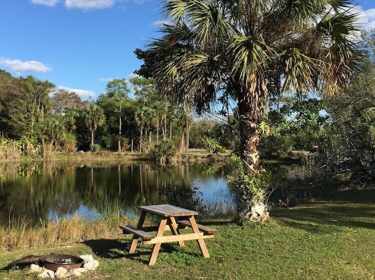 فندق Everglades Chickee Cottage & Bungalow Ochopee