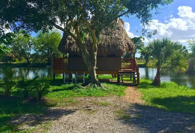 Hotelli Everglades Chickee Cottage & Bungalow   Ochopee
