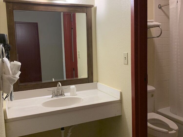 فندق Fairbridge Inn Express Hiawatha