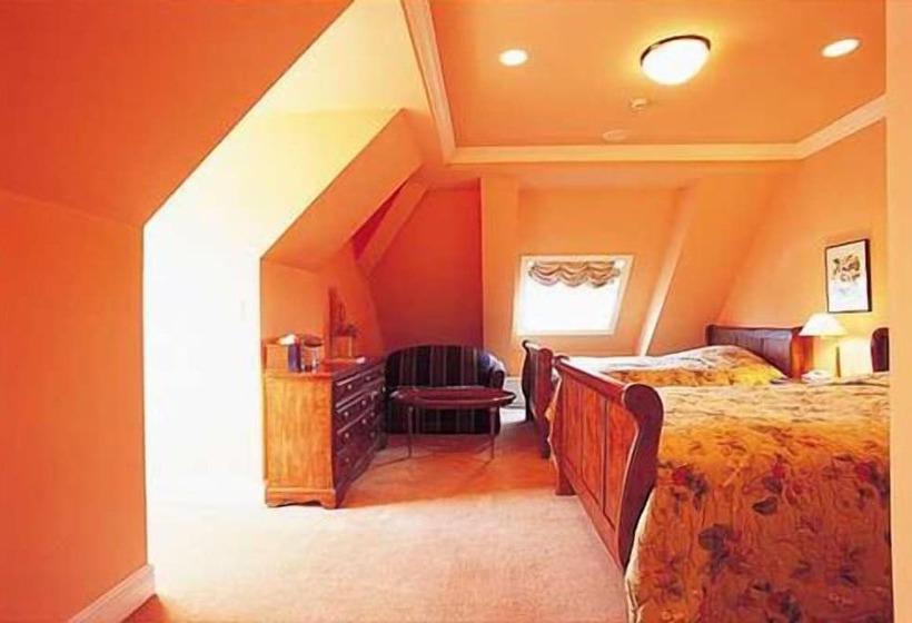 Hotel Hazel Grouse Manor