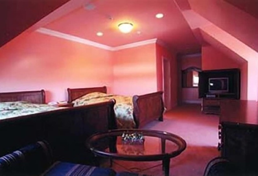 Hotel Hazel Grouse Manor