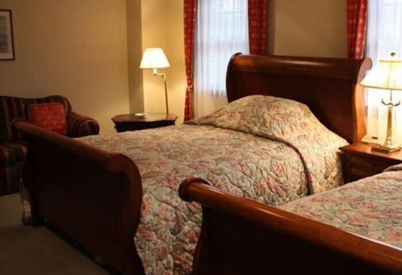 Hotel Hazel Grouse Manor