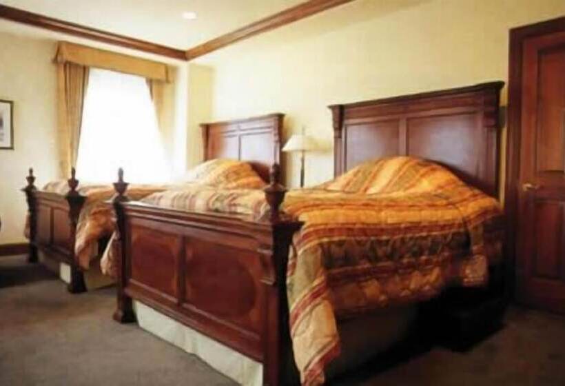 Hotel Hazel Grouse Manor