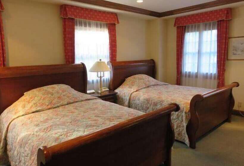 Hotel Hazel Grouse Manor