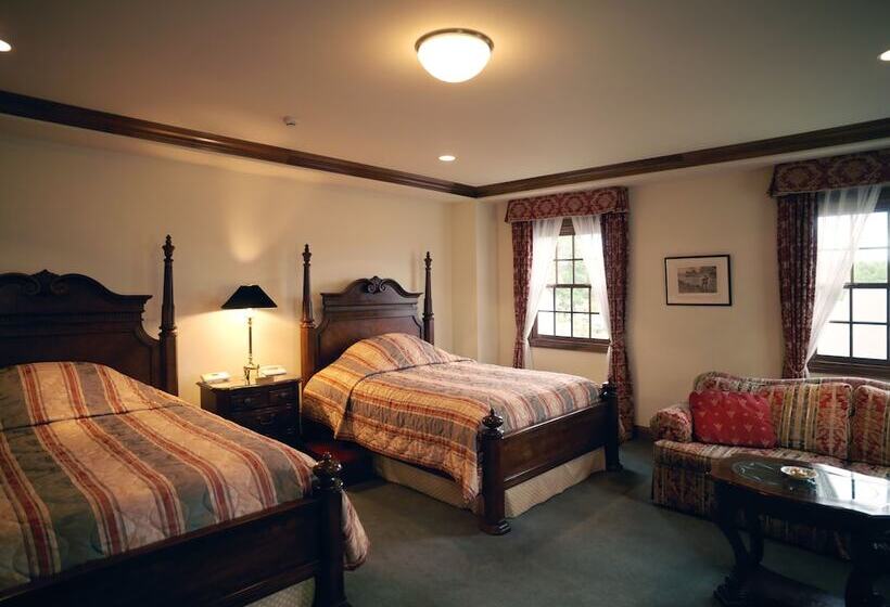 Hotel Hazel Grouse Manor