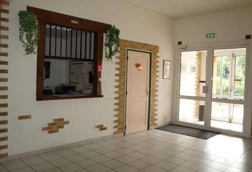 בית מלון כפרי Hôtel De La Tour