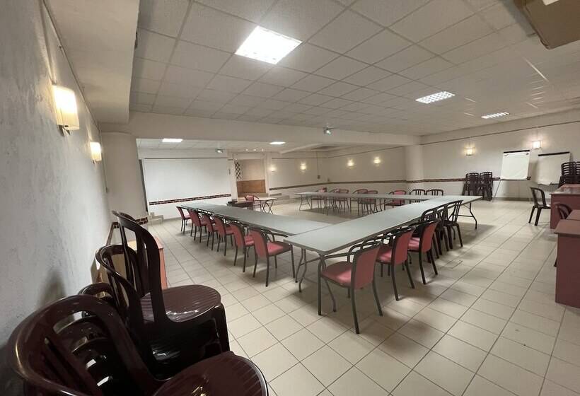 בית מלון כפרי Hôtel De La Tour