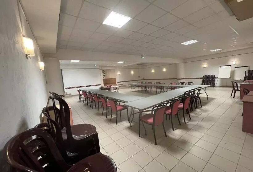 Hotelli Hôtel De La Tour