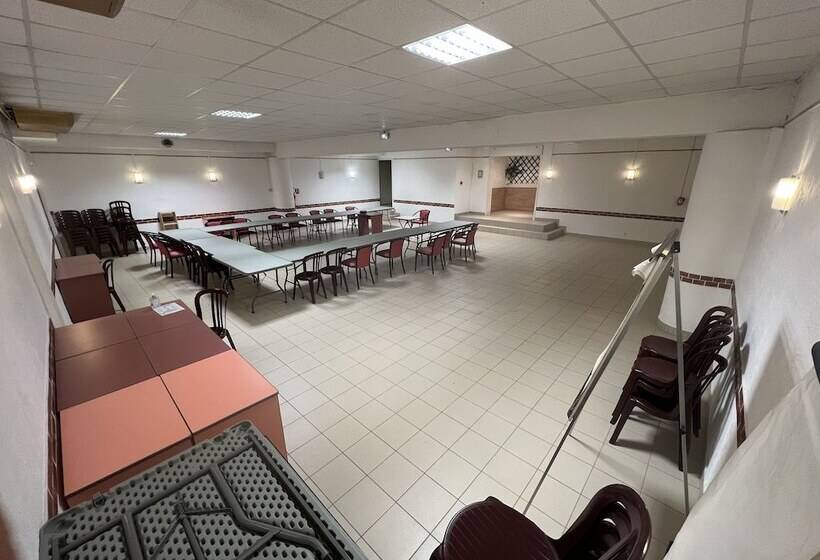 בית מלון כפרי Hôtel De La Tour