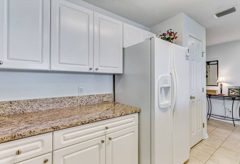 Hotel Ocean View From Arcane Condo By Redawning