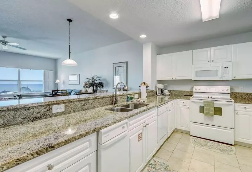 Hotelli Ocean View From Arcane Condo By Redawning