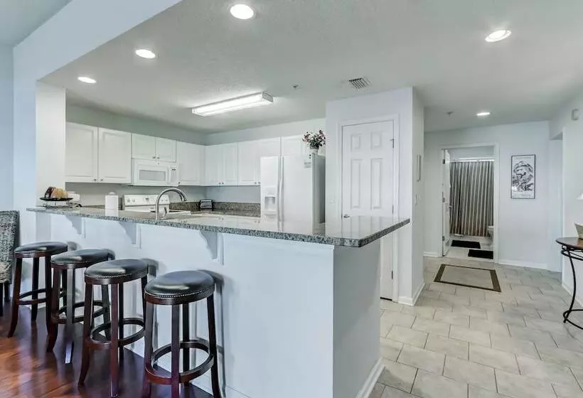 Hotelli Ocean View From Arcane Condo By Redawning