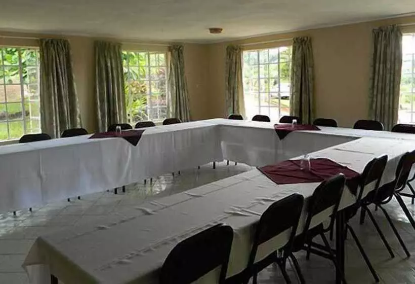 هتل Palm Valley Lodge