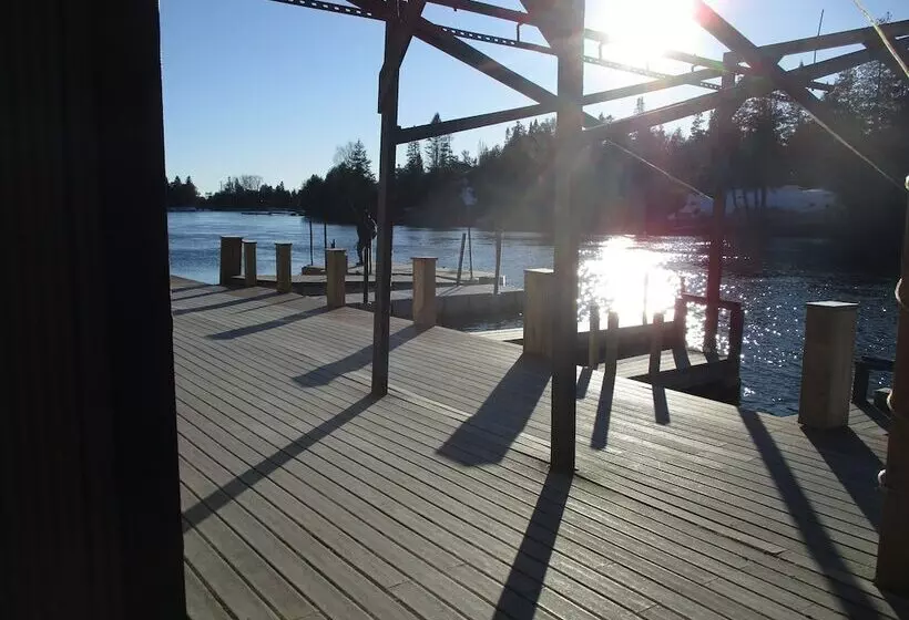 Hotelli Sauble River Marina And Lodge Resort