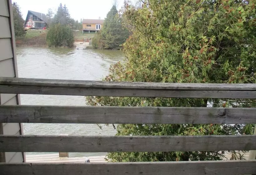 Hotelli Sauble River Marina And Lodge Resort