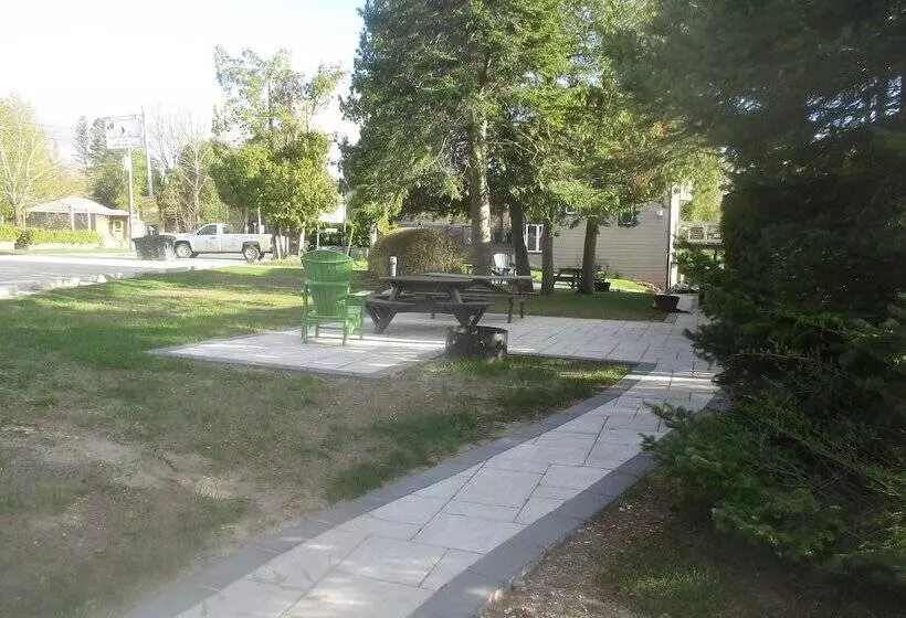 Hotelli Sauble River Marina And Lodge Resort