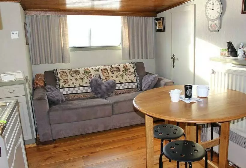 Hotelli Spits Lucie B&b