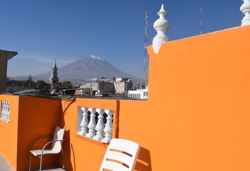 Mango Hostel Bed & Breakfast