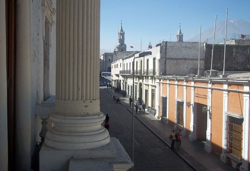 Mango Hostel Bed & Breakfast