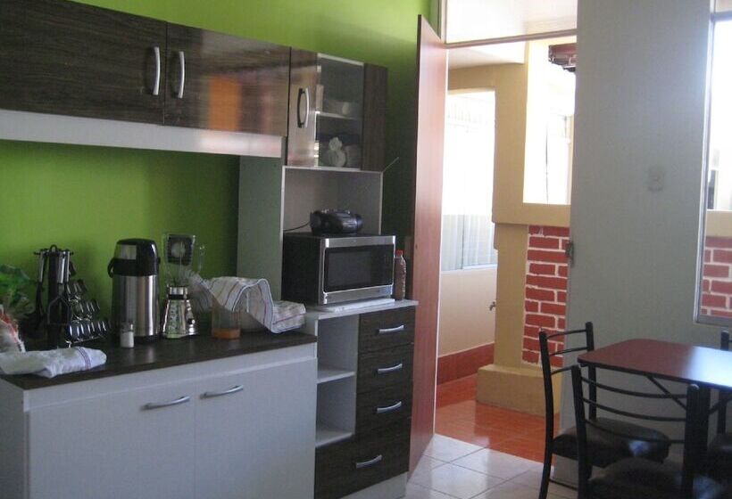 Mango Hostel Bed & Breakfast