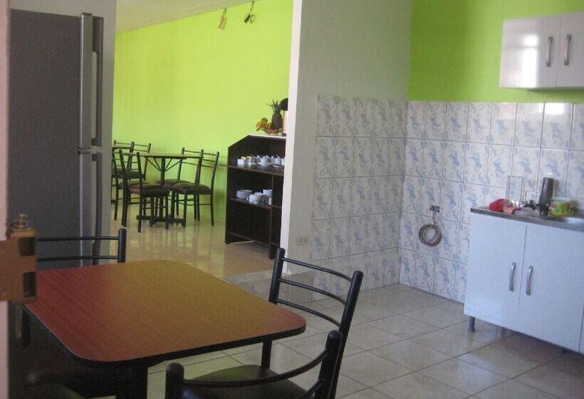 Mango Hostel Bed & Breakfast