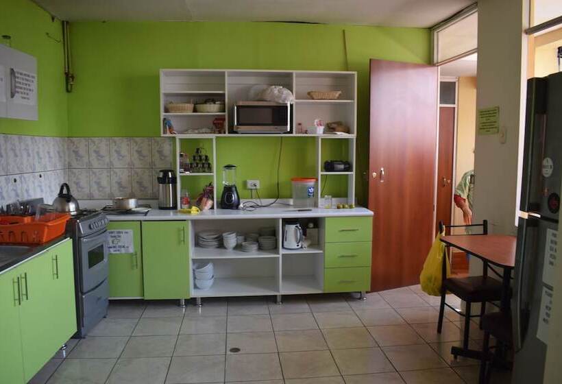 Mango Hostel Bed & Breakfast