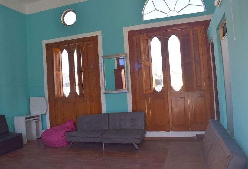 Mango Hostel Bed & Breakfast