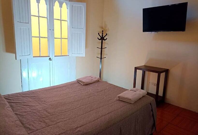 Mango Hostel Bed & Breakfast