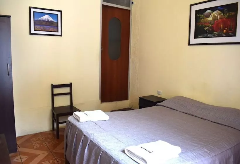 Mango Hostel Bed & Breakfast