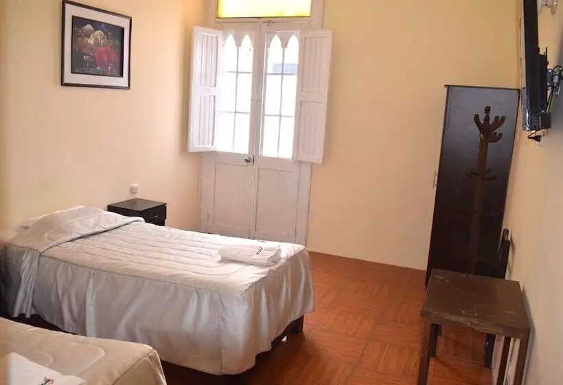 Mango Hostel Bed & Breakfast