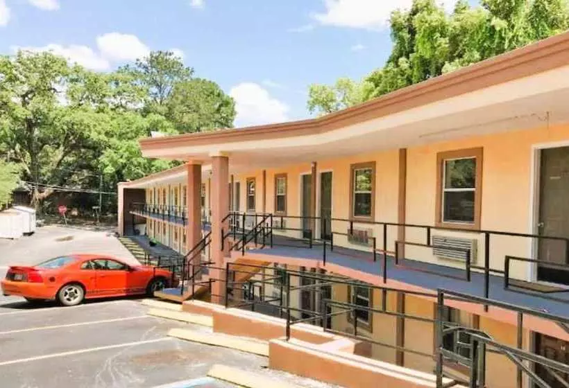 モーテル Budgetel Inn & Suites, Downtown Tallahassee By Oyo