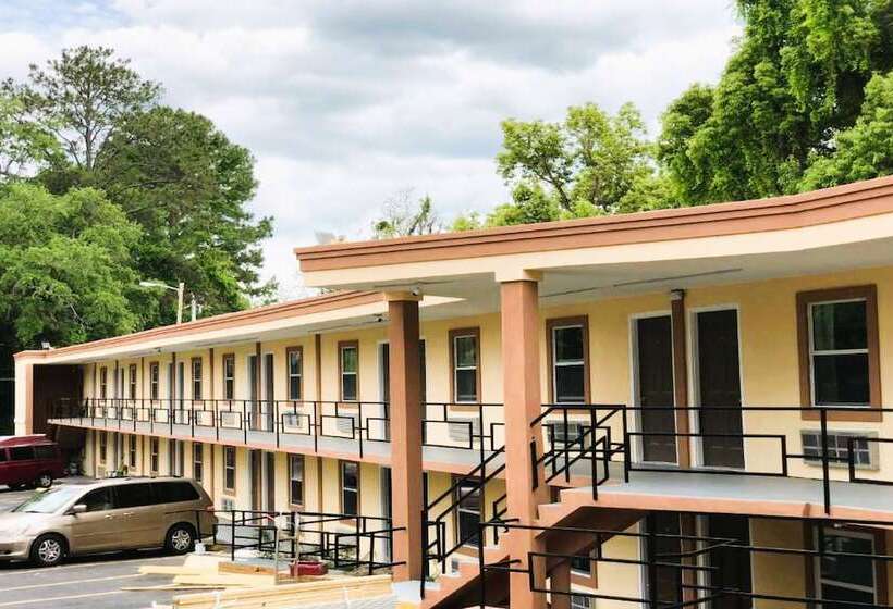 מוטל Budgetel Inn & Suites, Downtown Tallahassee By Oyo
