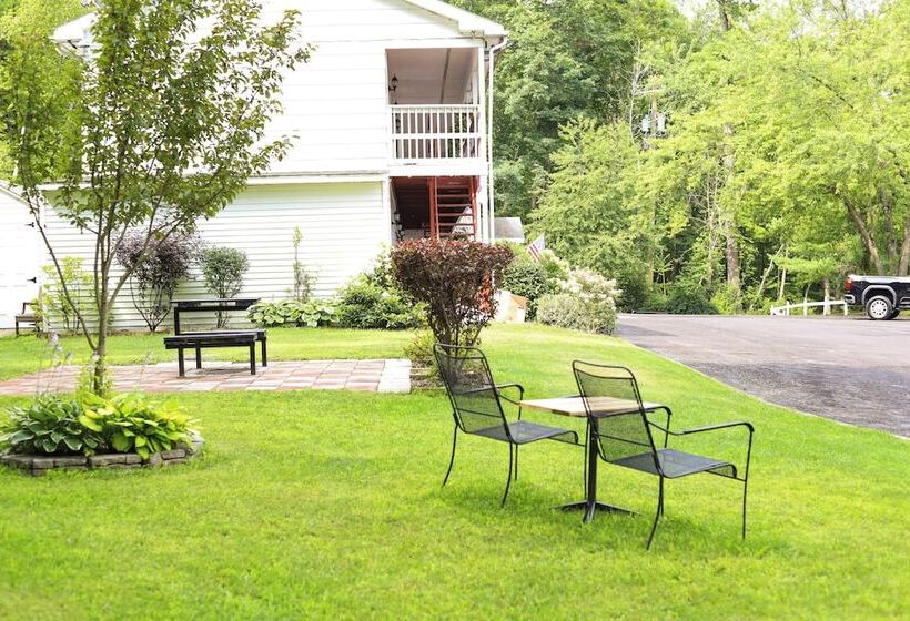 מוטל Chatham Travel Lodge