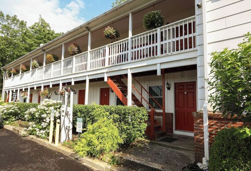 מוטל Chatham Travel Lodge